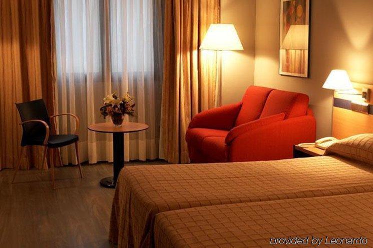 Hotel Ibis Styles Zaragoza Ramiro I Habitación foto
